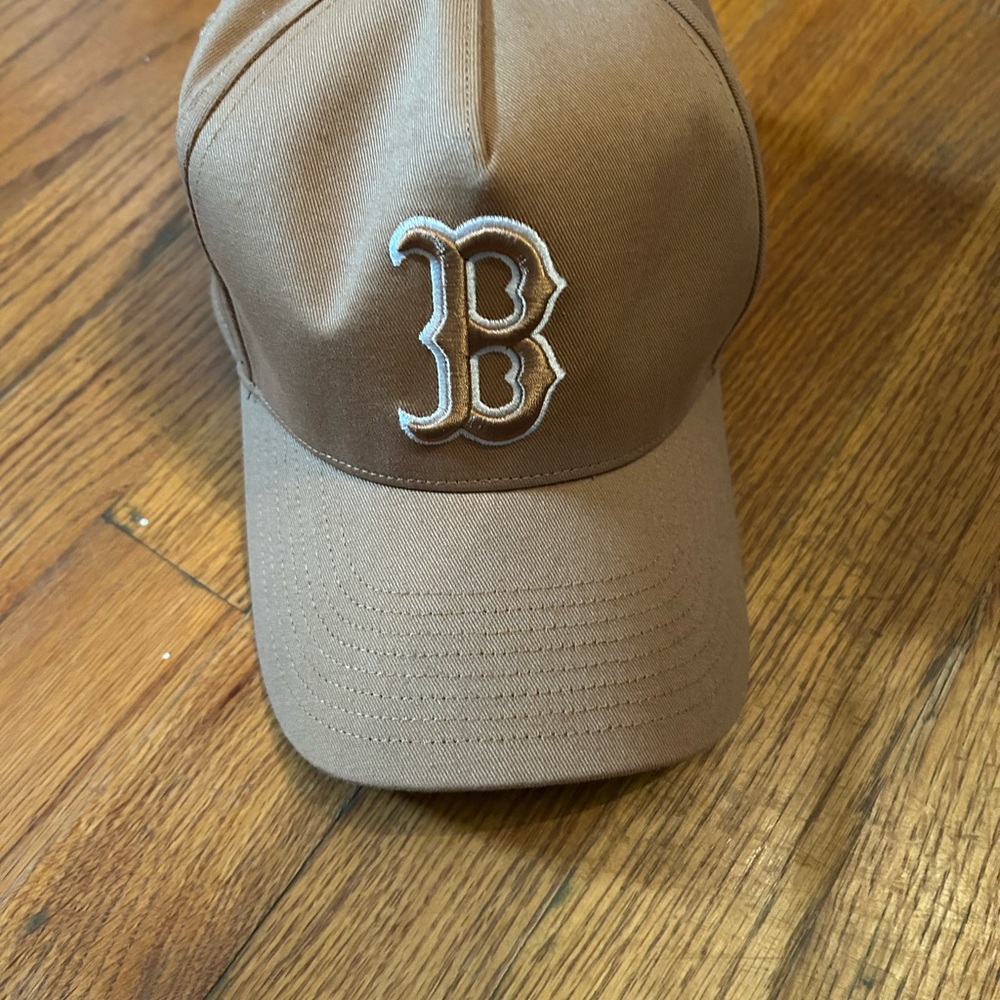 Boston Red Sox Tan Baseball Cap with Embroidered Logo